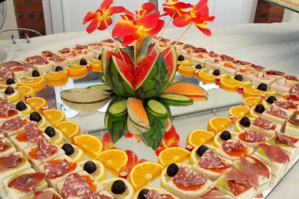 Canapés fait maison sur miroir - Vin d'honneur pour un mariage