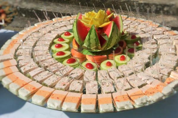 Terrine de poisson sur miroir - Vin d'honneur pour un mariage